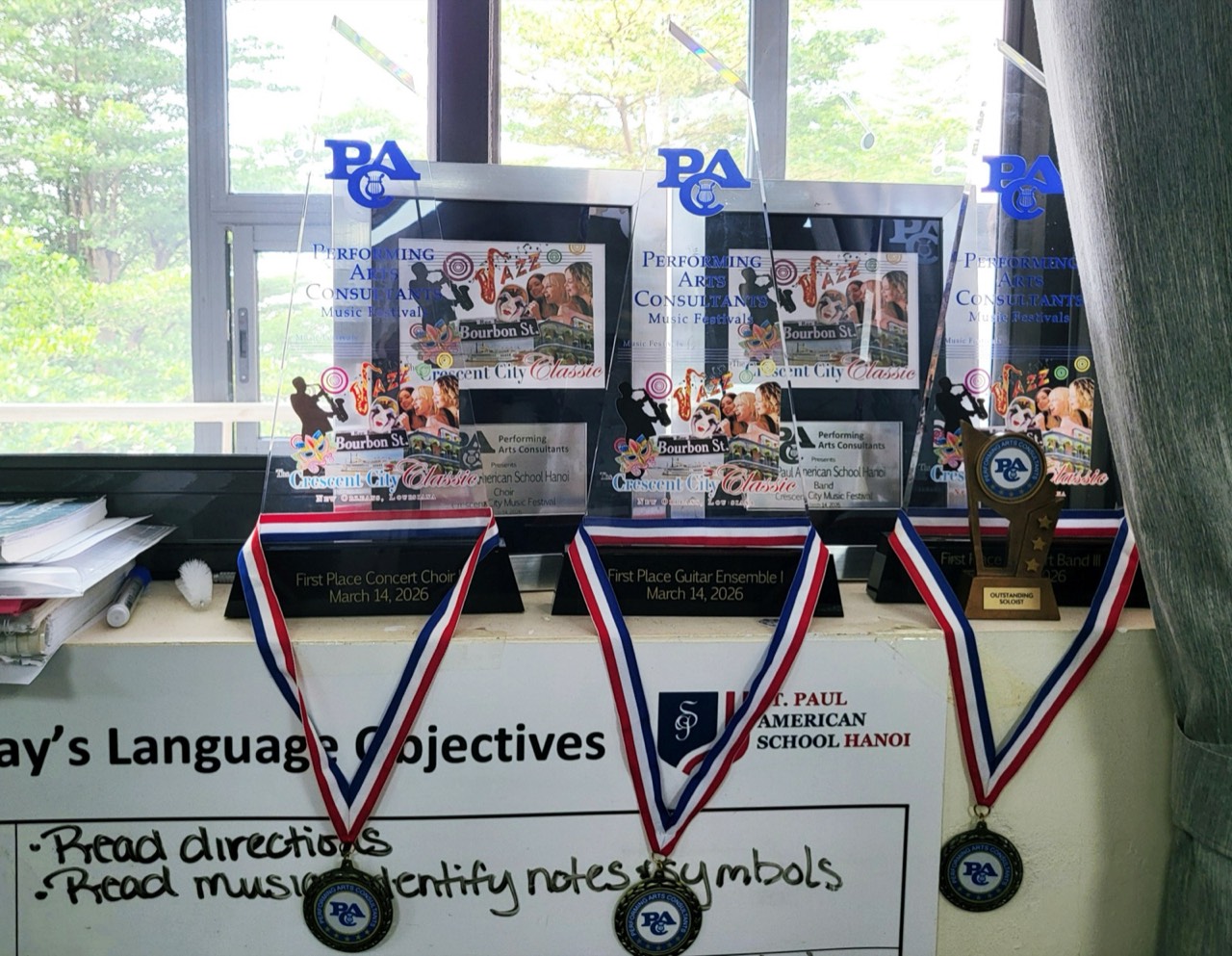 2026년 3월 공연 대회 1위 상패와 메달